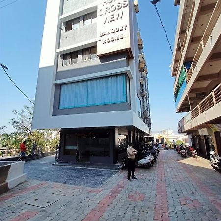 Hotel Crossview Palanpur Exteriör bild